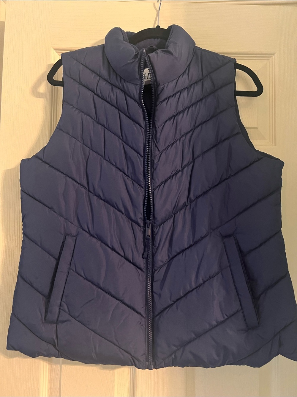 GAP Women's Quilted Puffer Vest Navy Size L